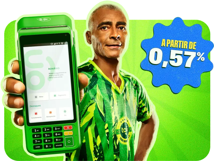 Romário segurando a maquininha Ton T3 Smart